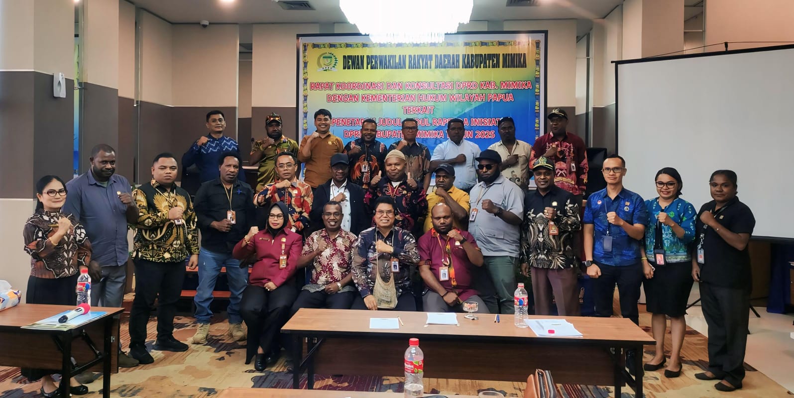 ketua-komisi-i-dprk-mimika-apresiasi-pimpinan-bapemperda-atas-disetujuinya-usulan-raperda-pelayanan-bantuan-hukum