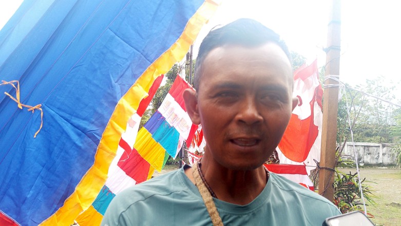 di-nabire-umbul-umbul-merah-putih-sepi-pembeli