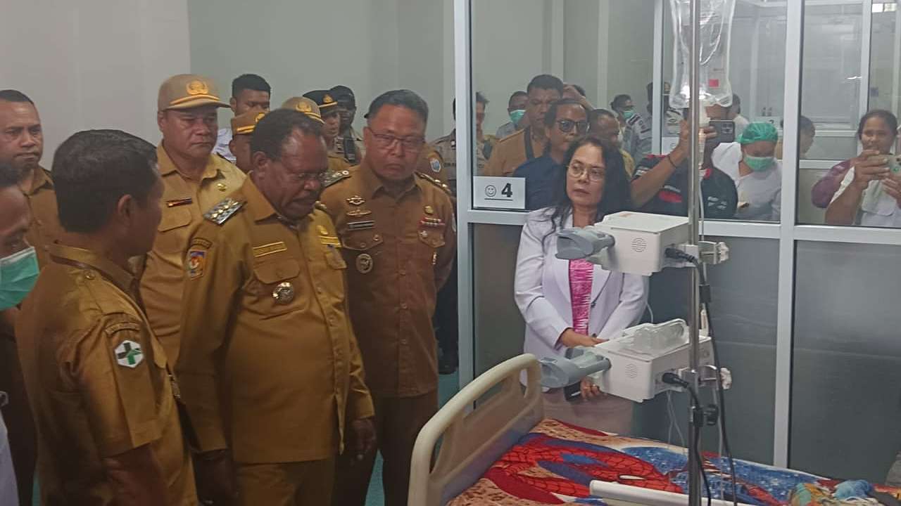 bupati-mesak-resmikan-ruang-picu-rsud-nabire