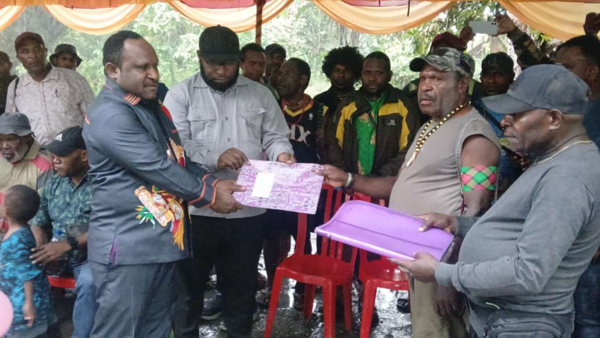 reses-peanus-uamang-warga-hoya-minta-lapter-beroperasi-tahun-ini