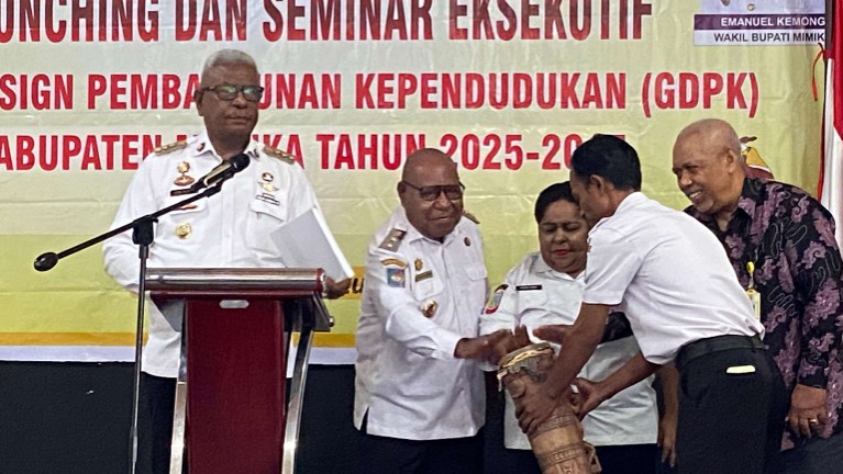 pertumbuhan-penduduk-mimika-didominasi-migrasi-gdpk-2025-2045-jadi-kompas-pembangunan