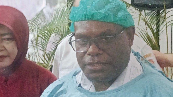 gubernur-papua-tengah-apresiasi-pt-freeport-periksa-kesehatan-mata-pelajar