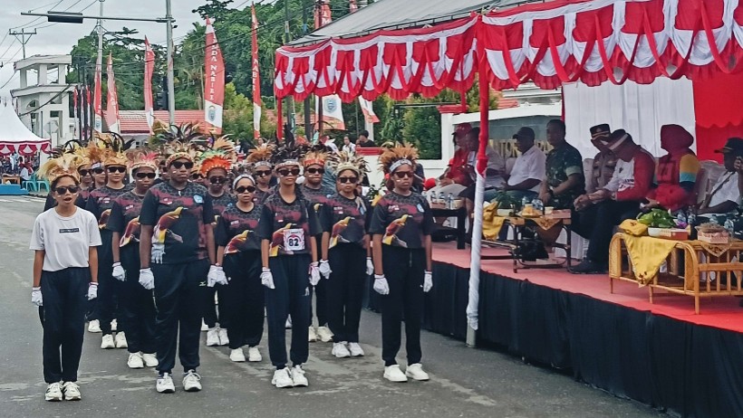 lomba-gerak-jalan-indah-pelajar-semarakkan-17-an-di-nabire