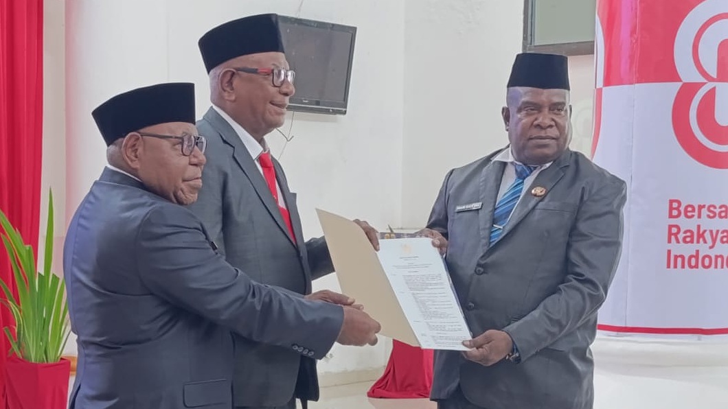 abraham-kateyau-dilantik-jadi-pj-sekda