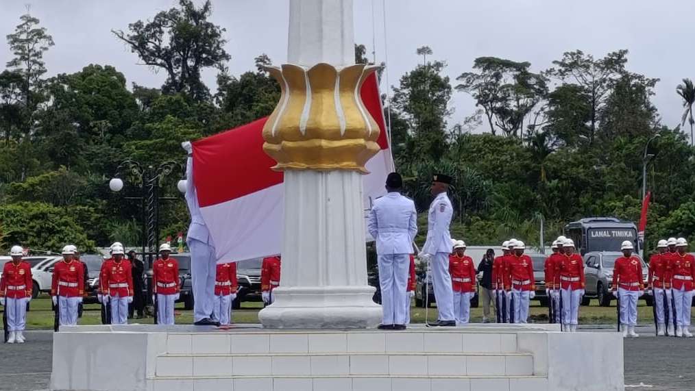 anak-asli-papua-tampil-membanggakan-di-hut-ke-80-ri-sukses-kibarkan-bendera