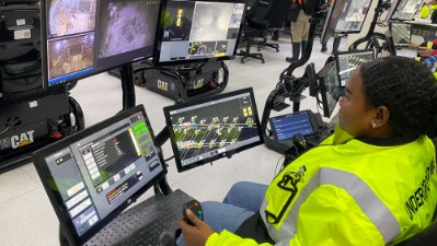 cerita-agnes-putri-kamoro-yang-jadi-operator-minegem-tambang-bawah-tanah-pt-freeport