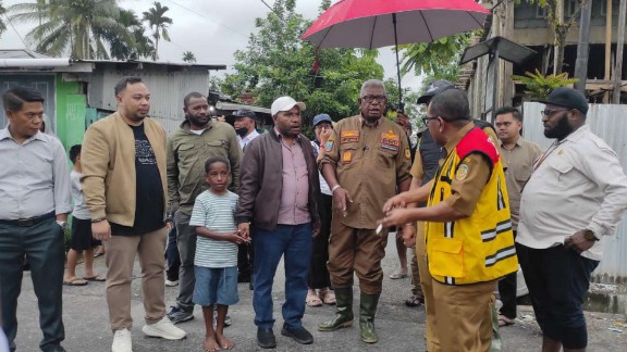 sebagian-wilayah-timika-banjir-bupati-ingatkan-warga-tak-buang-sampah-sembarangan