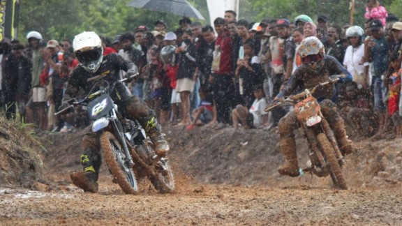 grasstrack-bupati-mappi-championship-resmi-dibuka-30-crosser-papua-selatan-adu-skill