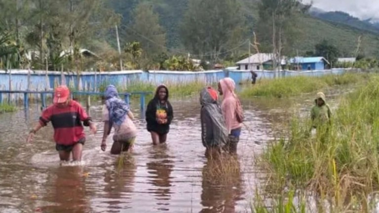 banjir-terjang-3-distrik-ribuan-warga-terdampak-anggota-dprk-dogiyai-angkat-bicara