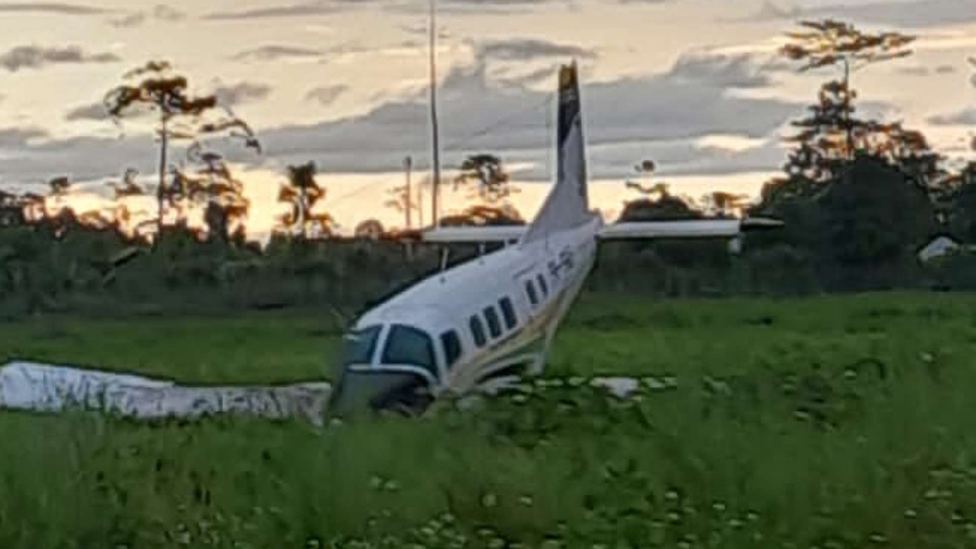 Pesawat gagal landing di Bandara Mozes Kilangin Timika. Foto: Istimewa