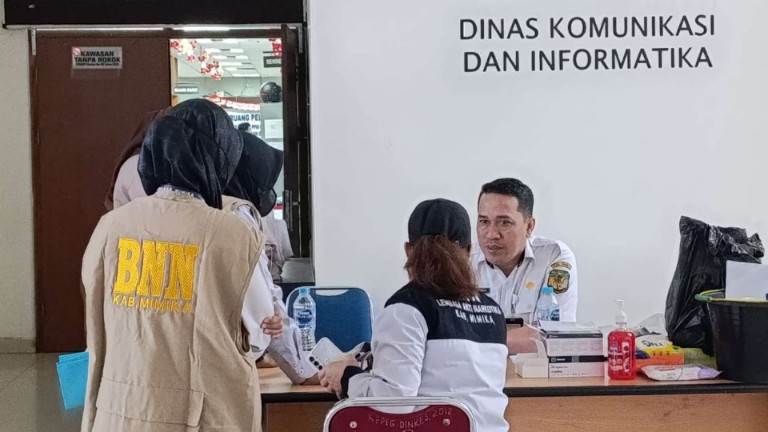 bupati-tegaskan-tak-ada-pegawai-yang-lolos-dari-pemeriksaan-kesehatan