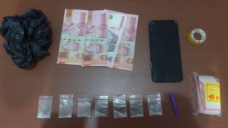 edarkan-narkoba-di-timika-pemuda-ini-ditangkap-polisi