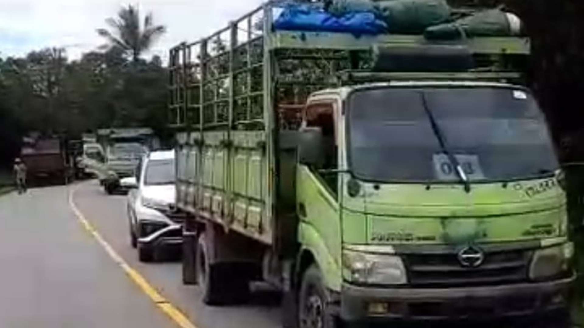 diduga-masalah-dana-kampung-warga-hiripau-palang-jalan