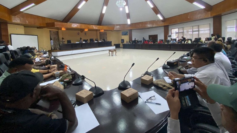pemuda-mimika-pilih-jalur-elegan-sampaikan-aspirasi-lewat-rdp-bersama-dprk