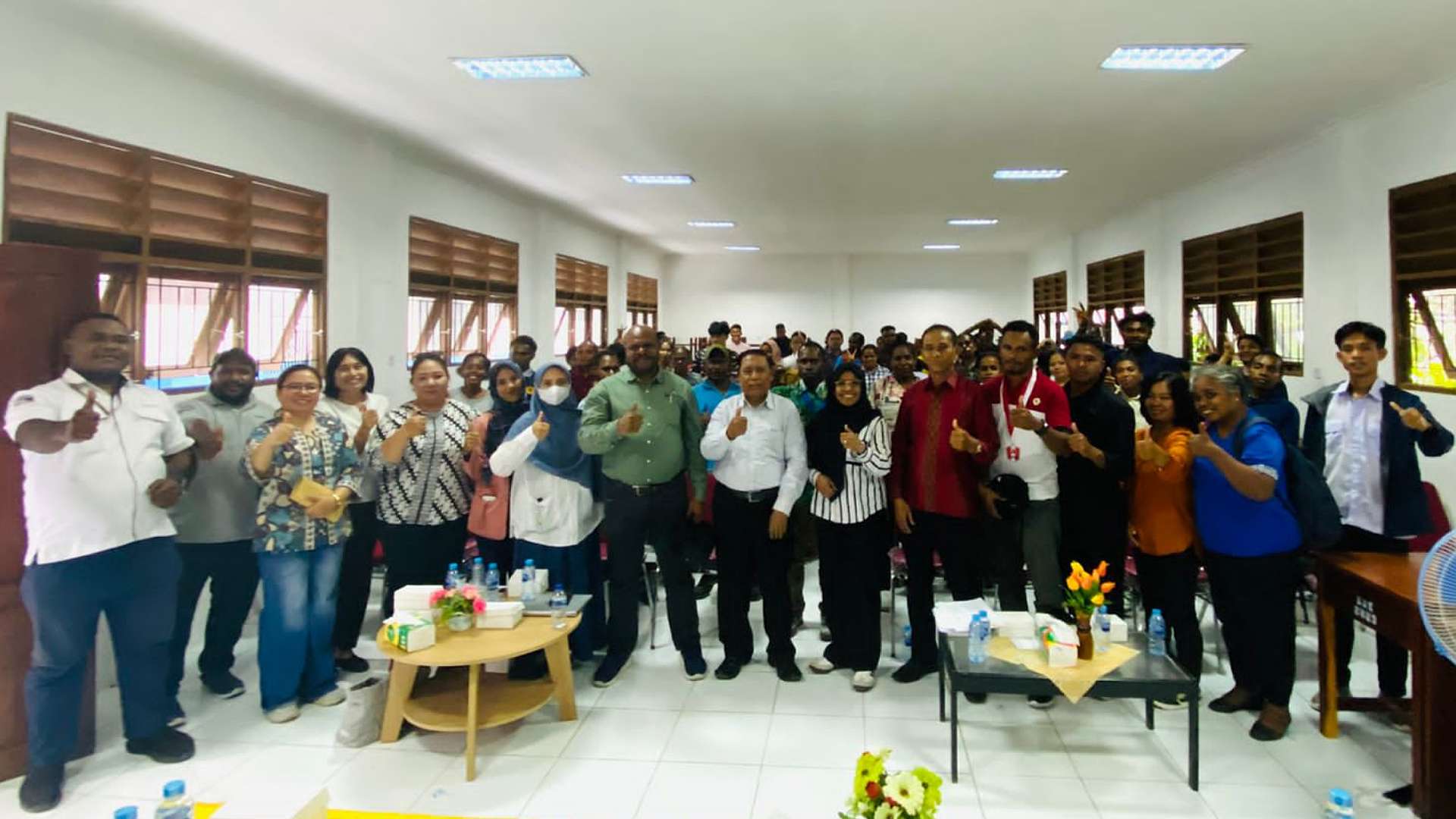 kuliah-umum-leonardus-tumuka-dorong-penguatan-sdm-mimika