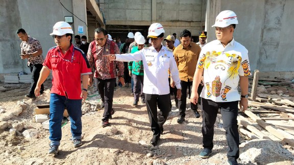 apolo-safanpo-tinjau-progres-pembangunan-pusat-pemerintahan-papua-selatan-di-salor