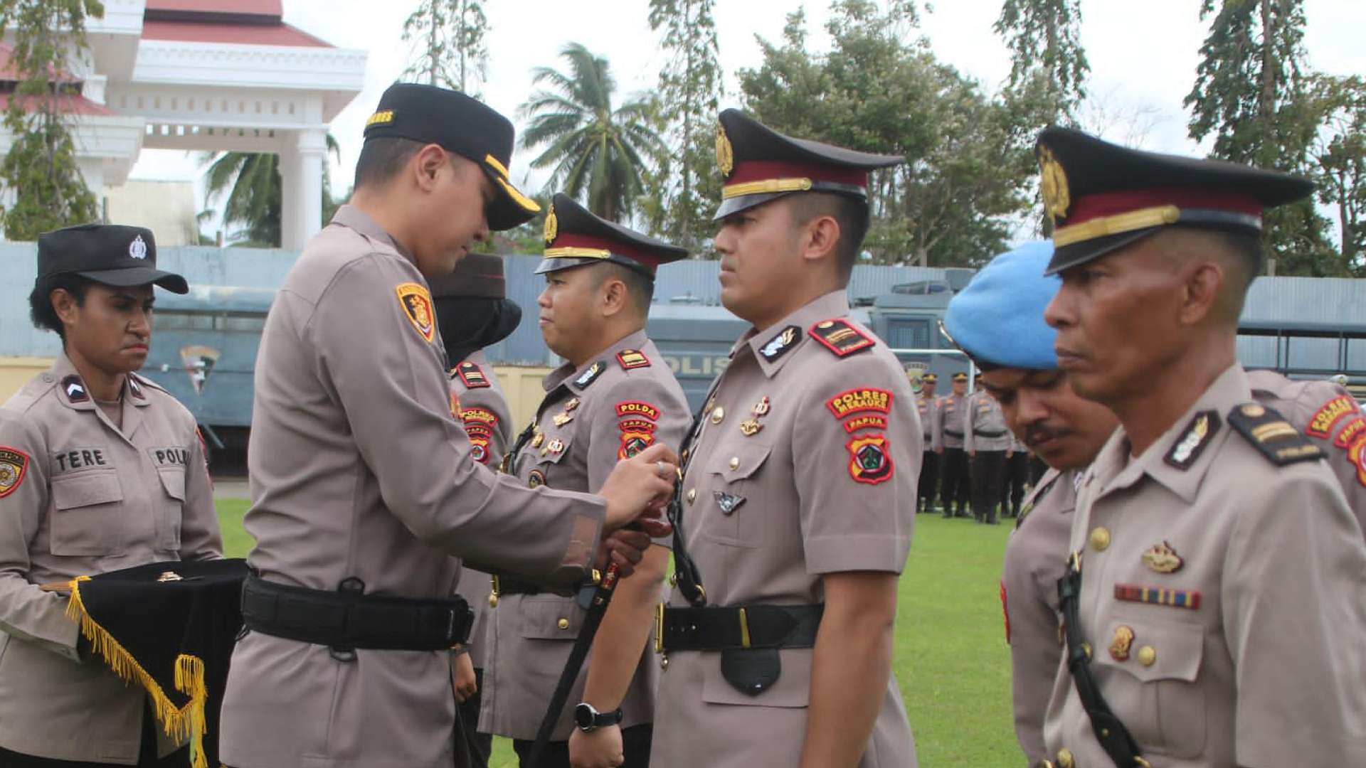 Kapolres Merauke AKBP Leonardo Yoga mengganti 6 PJU di wilayah kerjanya: Humas Polres Merauke.
