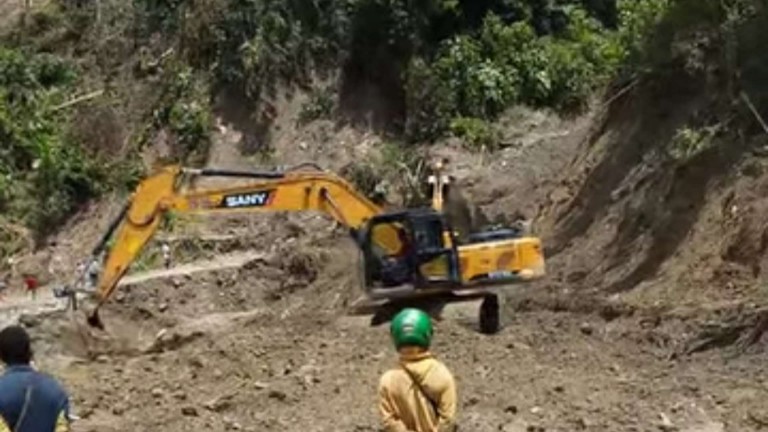 sgm-p-papua-tengah-desak-pemerintah-segera-tangani-bencana-longsor-jalan-trans-nabire-paniai