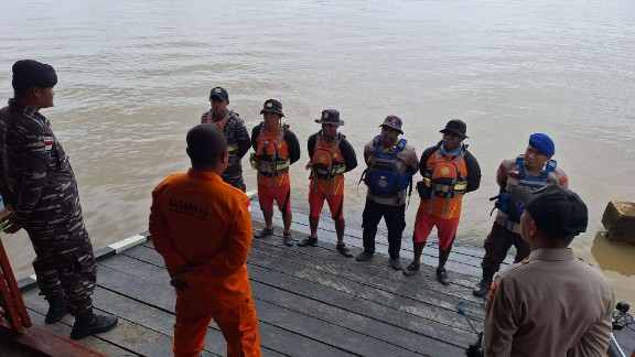 perahu-ketinting-terbalik-di-suator-asmat-satu-balita-dalam-pencarian