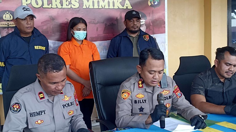 perempuan-berinisial-ams-jadi-tersangka-kasus-peredaran-uang-palsu-di-timika