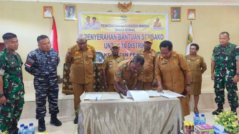 pemkab-mimika-bagikan-sembako-untuk-distrik-pesisir-dan-pinggir-kota