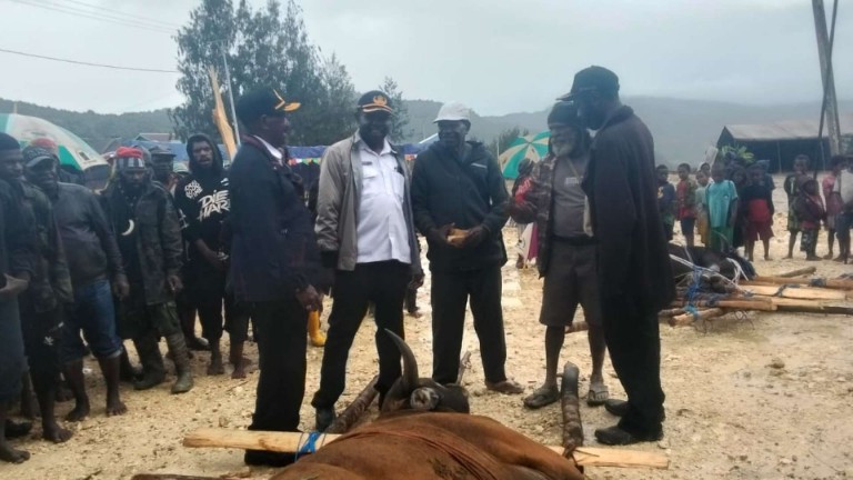 pemerintah-dan-jemaat-rayakan-peresmian-gedung-gereja-kalvari-di-kampung-bomou