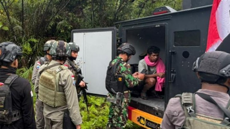 diwarnai-baku-tembak-aparat-gabungan-evakuasi-empat-korban-selamat-dari-serangan-kkb-di-yahukimo