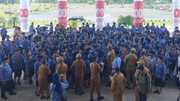 bupati-mimika-heran-ada-yang-sudah-jadi-pejabat-tapi-belum-ikut-sumpah-pns