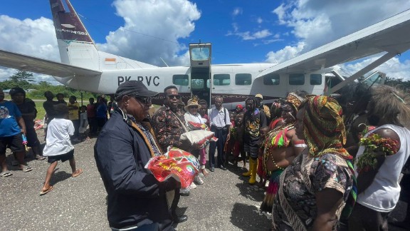 anggota-mrp-papua-tengah-serap-aspirasi-warga-distrik-agimuga