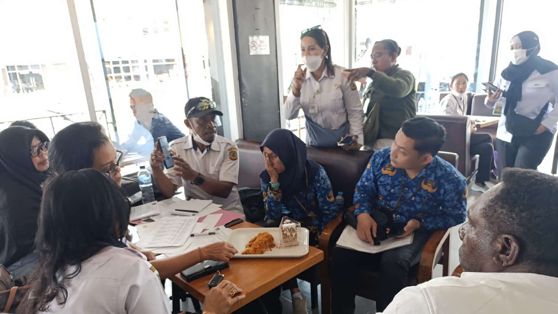 dinkes-dan-tim-periksa-di-mako-bakery-jalan-hasanuddin