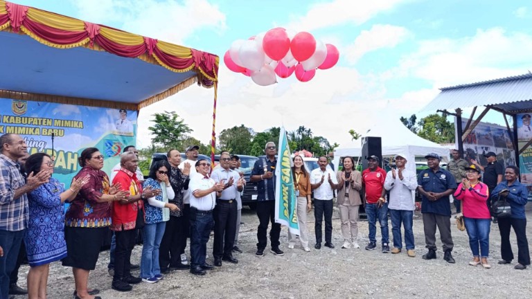 atasi-masalah-sampah-distrik-miru-launching-bank-sampah