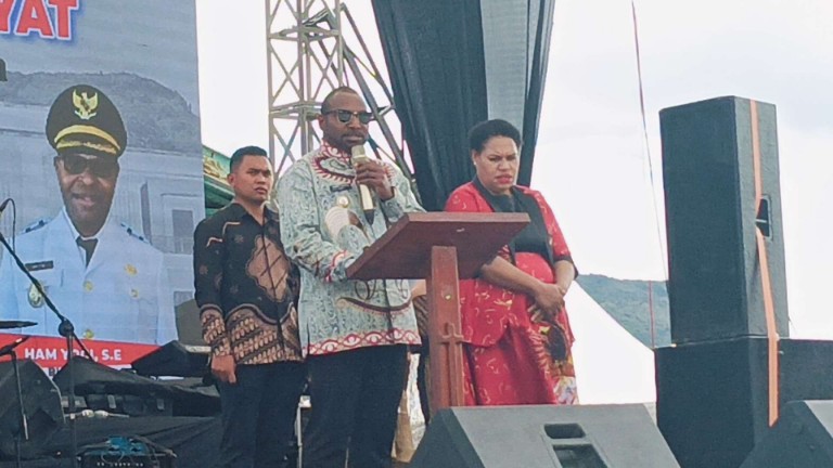 Bupati Paniai, Yampit  Nawipa. Foto : Elia Douw/ Papua60detik