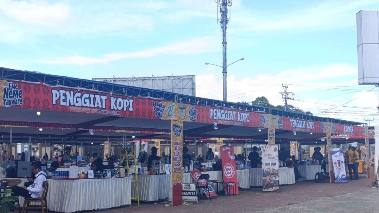 dorong-ekonomi-lokal-mimika-gelar-expo-festival-umkm-2025
