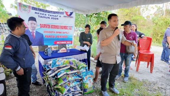 jalan-gelap-dan-sungai-meluap-dikeluhkan-darwin-rombe-siap-kawal-aspirasi-warga