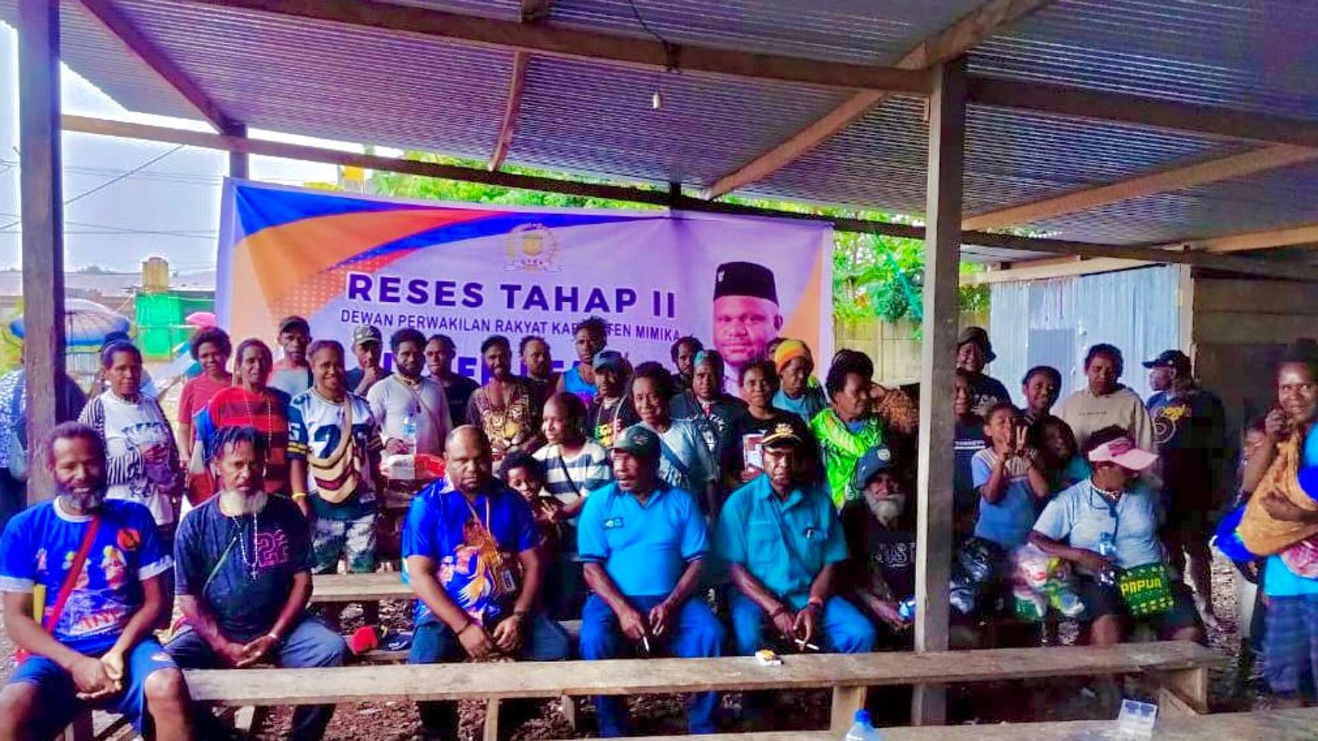 reses-luther-beanal-warga-tuntut-pembangunan-bibit-babi-hingga-pemekaran-kampung