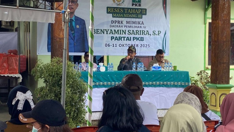 benyamin-sarira-salurkan-bantuan-dan-janji-kawal-pembangunan-infrastruktur-di-torabika