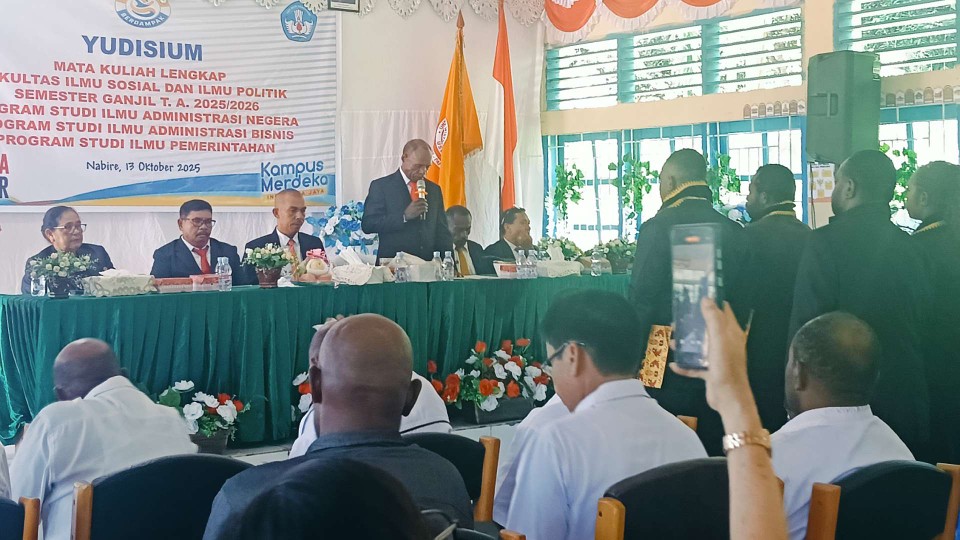 141-mahasiswa-fisip-uswim-nabire-yudisium