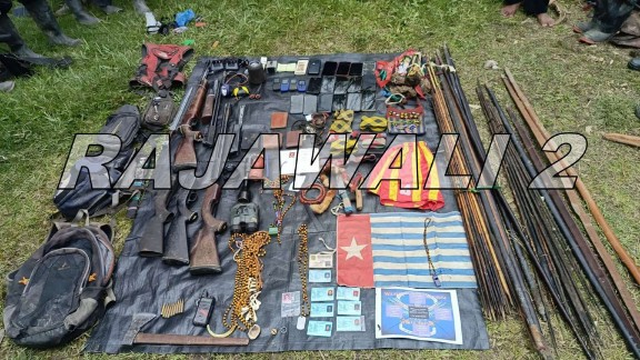 Barang bukti yang disita Satgas Habema dalam operasi di Intan Jaya. Foto: Satgas Habema