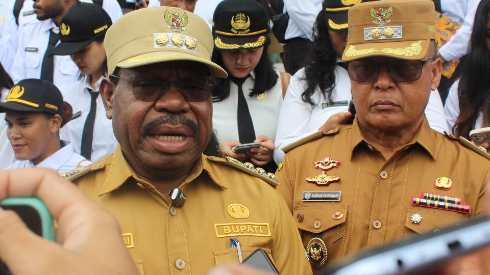 bupati-nabire-teken-surat-edaran-larangan-pungli-di-lingkungan-pemerintah