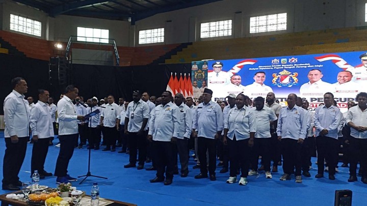 anindya-bakrie-lantik-pengurus-kadin-papua-tengah-periode-2025-2030