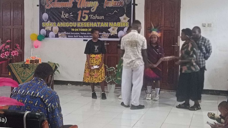 smk-anigou-nabire-peringati-hut-ke-15