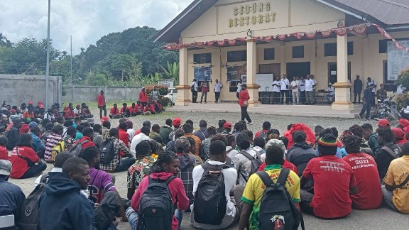 mahasiswa-uswim-nabire-tolak-kebijakan-pelunasan-spp-sebelum-wisuda-ini-kata-rektor