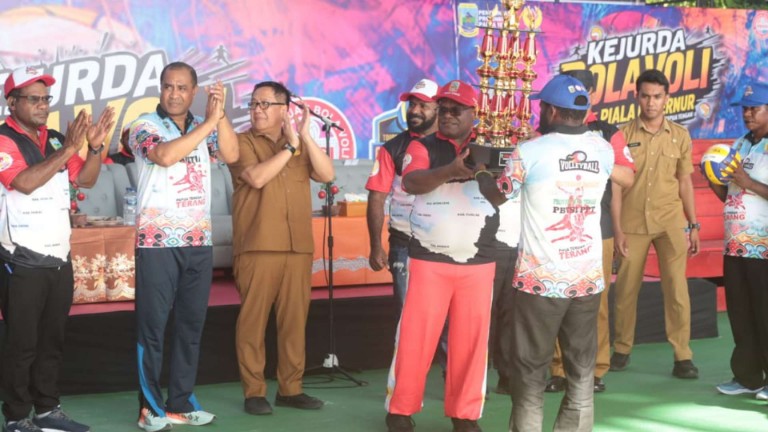 buka-kejurda-bola-voli-piala-gubernur-cup-meki-nawipa-jaga-sportivitas