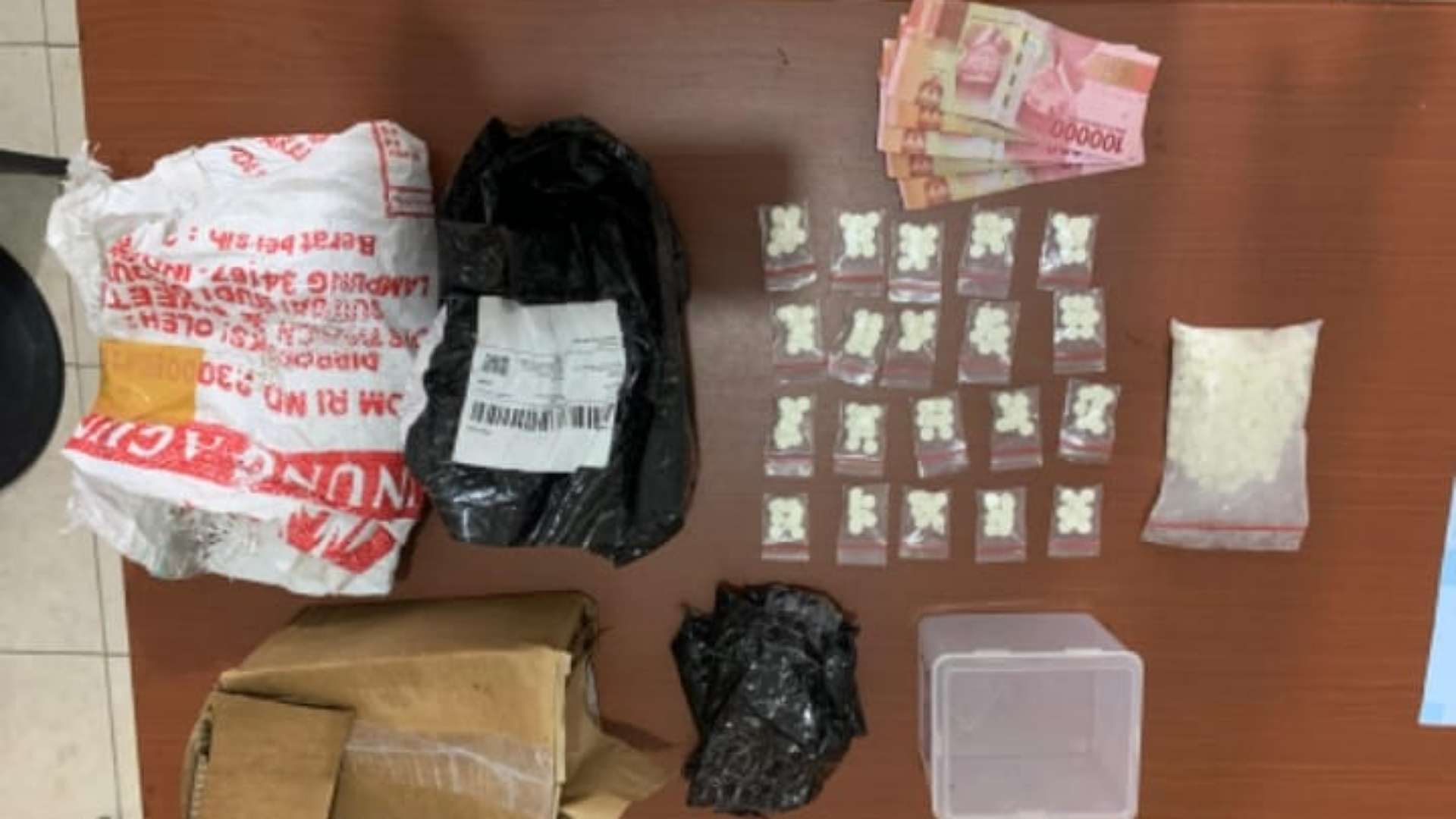 polres-mimika-ringkus-pengedar-obat-ilegal