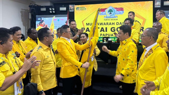 soedeson-tandra-nahkodai-dpd-i-golkar-papua-tengah-terpilih-secara-aklamasi