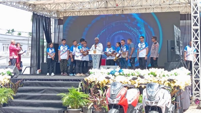 Bupati Mimika John Rettob membuka kegiatan gebyar sadar pajak daerah 2025, foto: Martha/Papua60detik