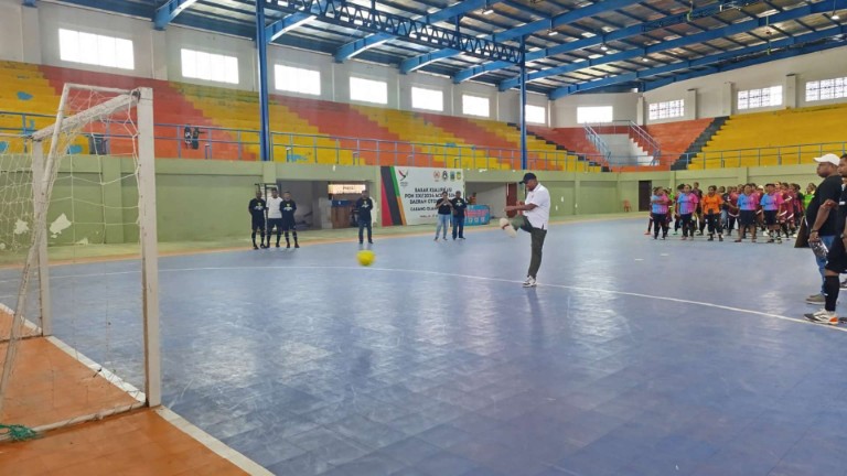 Pembukaan turnamen futsal putri yang digelar Sally Female FC. foto: Martha/Papua60detik