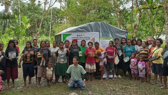 Pelatihan petani profesional bersama Kelompok Tani Yabulom Uu di Kompleks Korowa, Kampung Samabusa, Nabire, Sabtu (15/11/2025). Foto : Elia Douw/Papua60detik