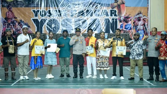 Para juara lomba yosim pancar se-Papua Tengah. Foto : Elia Douw/Papua60detik