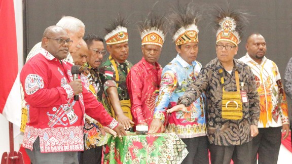 gubernur-papua-tengah-launching-sph-di-nabire